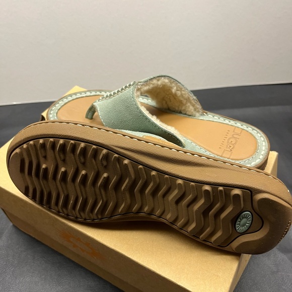 Women’s UGG sandals - Size 6 - Brand new in box - Picture 3 of 7